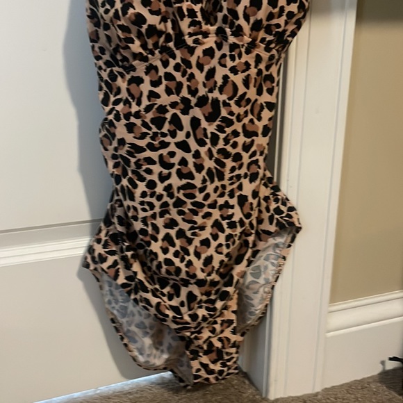 NWT leopard print one piece swim suit Kona sol M high coverage full bottom - Picture 2 of 6